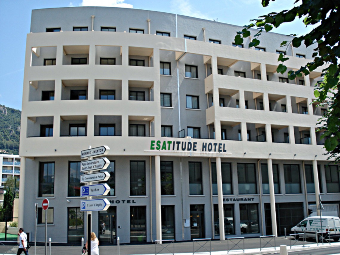 esatitude hotel 668