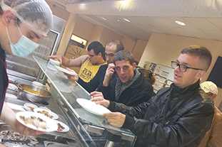 Un grand repas aux Lucioles